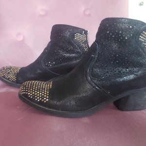 Summit by White Mountain | Black Leather Galene Studded-Toe Ankle Boot